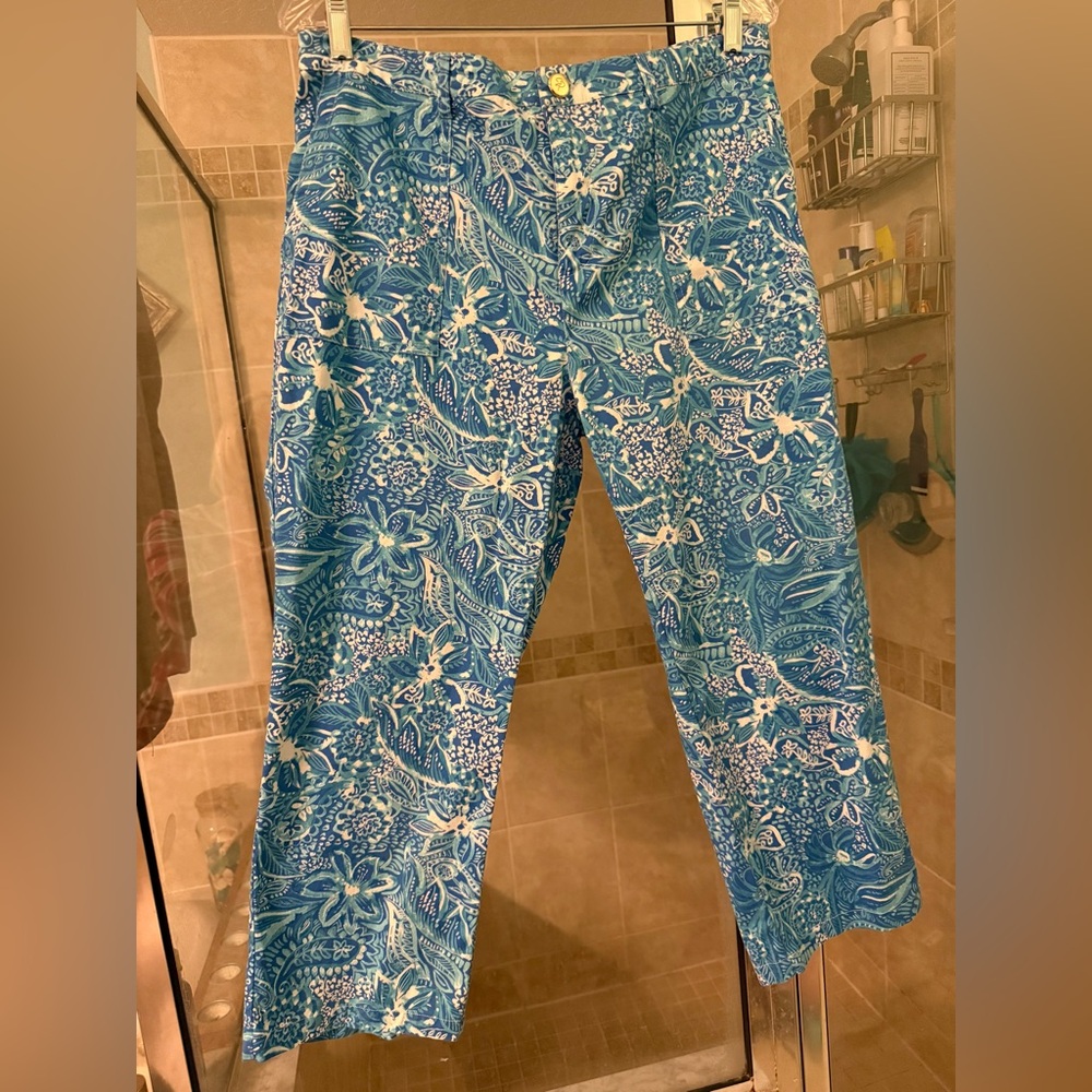 NWOT Blue Floral Patterned summer capris size large